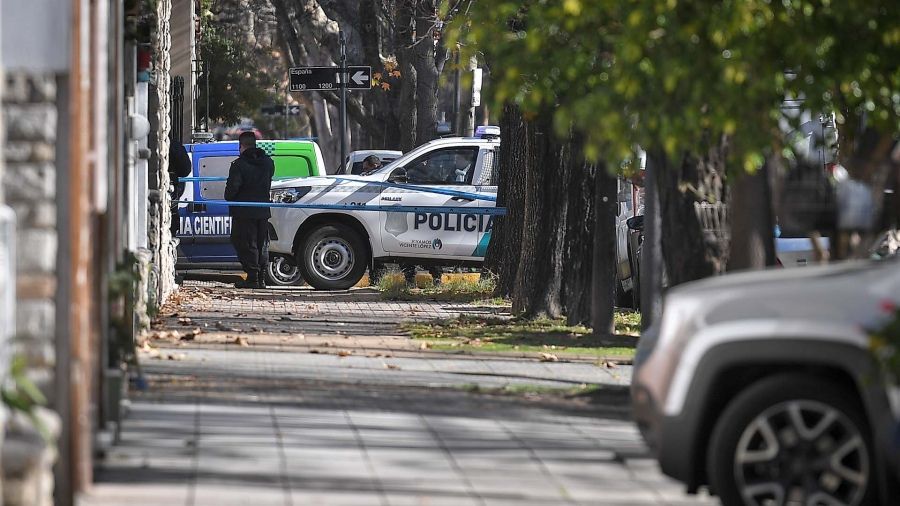 Asesinó a su esposa y a su hijo de 7 años, y se suicidó en el baño de su casa